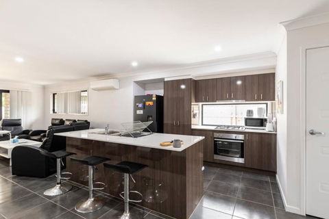 Family Friendly Oasis Mid Brisbane And Gold Coast - Darwin Holiday 2