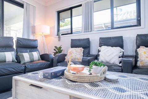Family Friendly Oasis Mid Brisbane And Gold Coast - Darwin Holiday 3