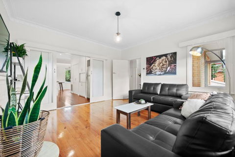 Family Friendly, Sleeps 8, Big Backyard, Pet Friendly - Darwin Holiday 3