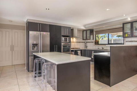 Family Home With Sea Views - Darwin Holiday 2