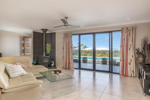 Family Home With Sea Views - Darwin Holiday 3