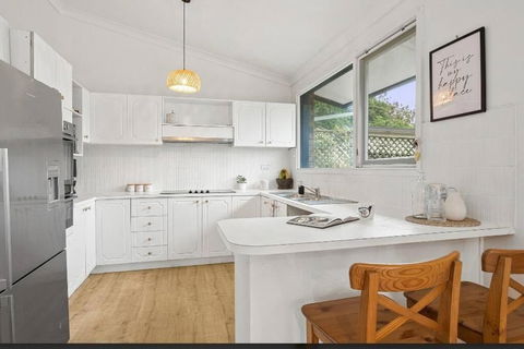Family Home With Views - Kanahooka - Darwin Holiday 2
