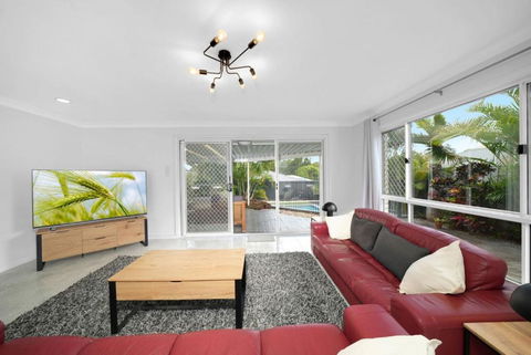 Family Escape Serene Oasis With Pool And AC - Darwin Holiday 1
