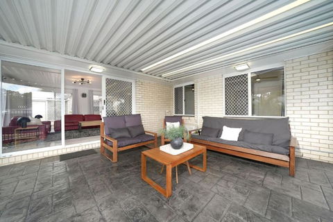 Family Escape Serene Oasis With Pool And AC - Darwin Holiday 3