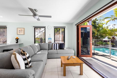 Family & Pet Beach House - Darwin Holiday 1