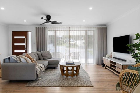 Family Retreat Close To Wamberal Beach - Darwin Holiday 2