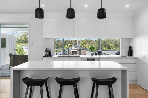Family Retreat Close To Wamberal Beach - Darwin Holiday 3