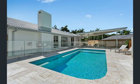 Family Retreat In Burleigh - Darwin Holiday 0