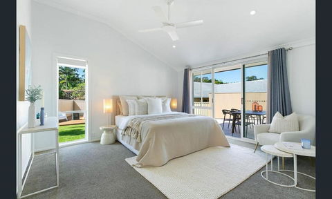 Family Retreat In Burleigh - Darwin Holiday 3