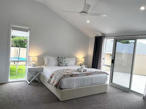 Family Retreat In Burleigh - Darwin Holiday 4