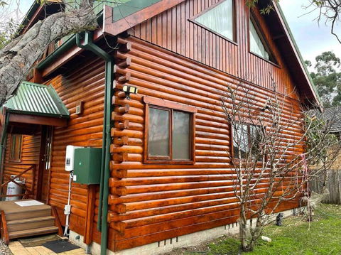 Fantastic Log Cabin On Burrill Lake With Own Jetty - Pet Friendly - Darwin Holiday 4