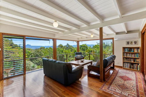 Farrants Hill - Tweed Coast Holidays - Darwin Holiday 0