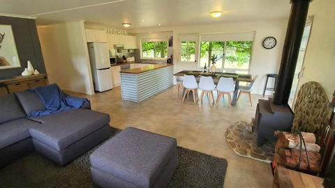 Feathertop Views And Barn - Darwin Holiday 1