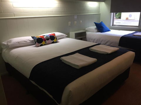 Finley Country Club Hotel Motel - Darwin Holiday 1