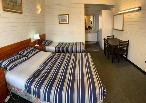 Finley Motel - Darwin Holiday 1