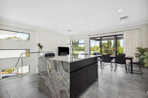First-Class Townhouse W Free Parking And Wi-Fi - Darwin Holiday 0