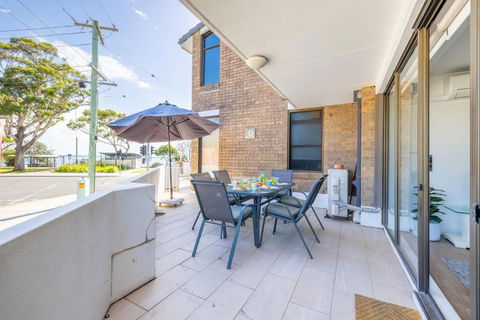 Fleetwood 3 63 Shoal Bay Road Relaxed Living With Water Views Overlooking Shoal Bay - Darwin Holiday 1