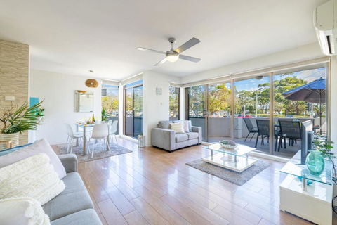 Fleetwood 3 63 Shoal Bay Road Relaxed Living With Water Views Overlooking Shoal Bay - Darwin Holiday 3