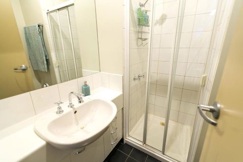 Flinders Lane Superior Studio Apartment - Darwin Holiday 2