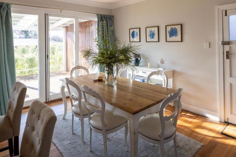 FOREST CORNER - 3 BEDROOM WEATHERBOARD, TRENTHAM - Darwin Holiday 1