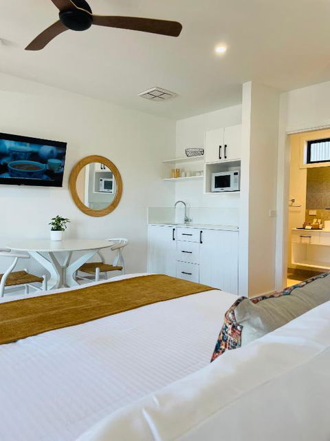 Fox On The Run - Motel Kilmore - Darwin Holiday 4