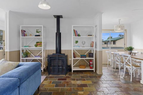 Family Friendly Waterfront Home With Games - Darwin Holiday 2