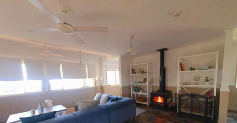 Family Friendly Waterfront Home With Games - Darwin Holiday 4