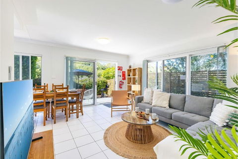 Fingal Bay Coastal Retreat 1 12 Marine Dr Fantastic Ground Floor Duplex - Darwin Holiday 4