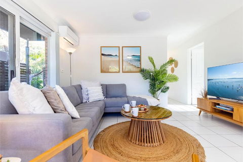Fingal Bay Coastal Retreat 1 12 Marine Dr Fantastic Ground Floor Duplex - Darwin Holiday 2