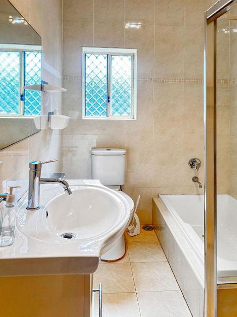 Family Retreat House 3 Bdrm With Parking Netflix Close To Train - Darwin Holiday 4