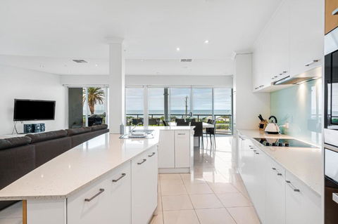 Gallery 10 With Views, Pool And Tennis Court - Darwin Holiday 3