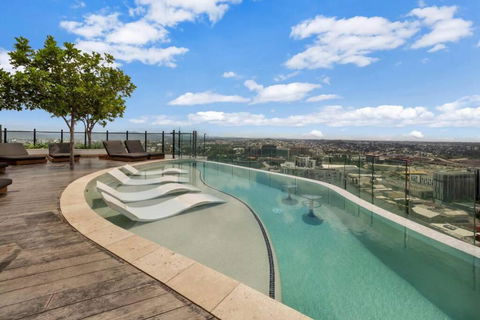FV Peppers 2BR 2BA W Parking, Shared Spa, Gym, Pool - Darwin Holiday 0