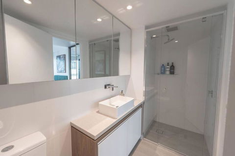 FV Peppers 2BR 2BA W Parking, Shared Spa, Gym, Pool - Darwin Holiday 3