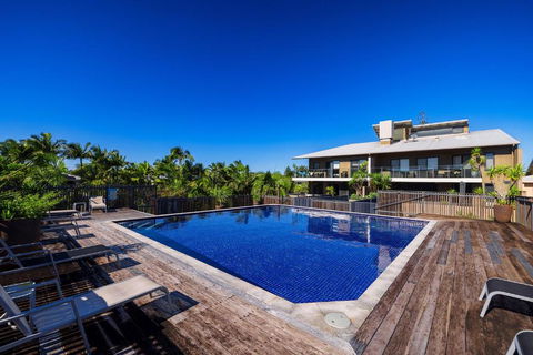 Fuller Holidays - Drift Penthouse - Luxury Apartment With Pool Byron Town - Darwin Holiday 1