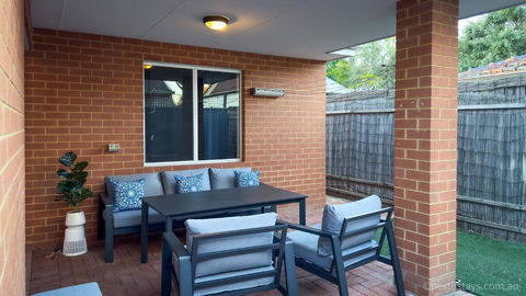 Fremantle High Street Retreat - Darwin Holiday 3