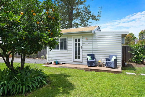 Fremily Cottage - Charming White Cottage - Darwin Holiday 0