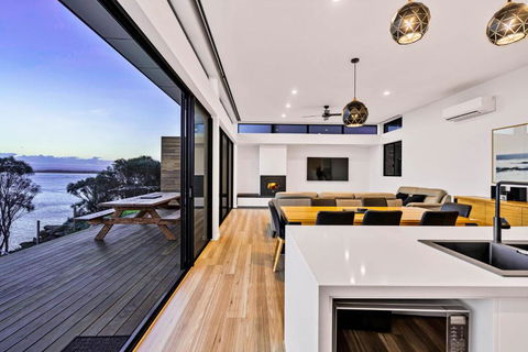 Freycinet Coastal Retreat - Darwin Holiday 3