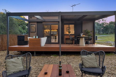 Fully Sustainable Tiny Home In McLaren Vale - Darwin Holiday 0