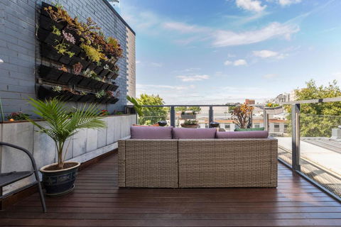 FUN&KY Parking 2 Patios WFH WiFi City Views - Darwin Holiday 1