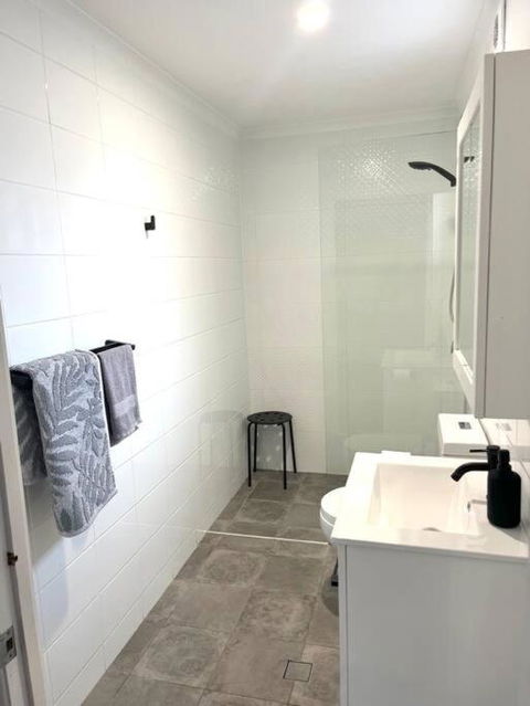 Gabba Central 2 Separate Homes 1 Block 6 Bdrms - Darwin Holiday 3