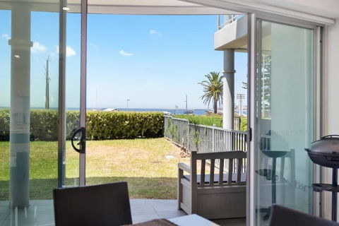 Gallery 4 145 Hindmarsh Road Victor Harbor - BYO Linen - Darwin Holiday 0