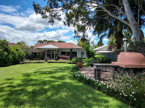 Garden Of Eden Boutique Cottage And Spa - Darwin Holiday 0