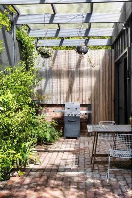 Garden Villa At Lucent Art House - Darwin Holiday 1