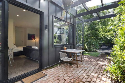 Garden Villa At Lucent Art House - Darwin Holiday 3