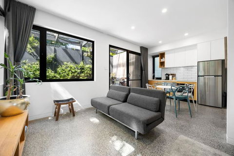 Garden Villa At Lucent Art House - Darwin Holiday 4