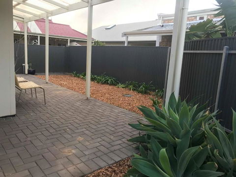 Gawler Townhouse U1 1 Bedroom - Darwin Holiday 4
