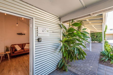 Gawler Townhouses 1C , 1 Queen Bed - Darwin Holiday 1