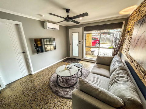 Geelong West Unit - Darwin Holiday 1
