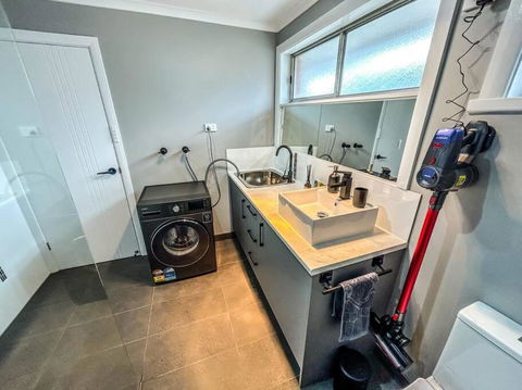 Geelong West Unit - Darwin Holiday 3