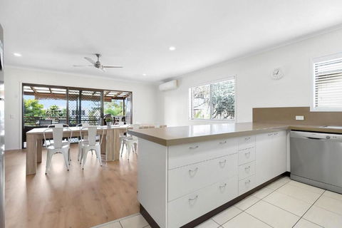 Generous Family Home With 4 Bedrooms, Pool, Pet Friendly - Darwin Holiday 4